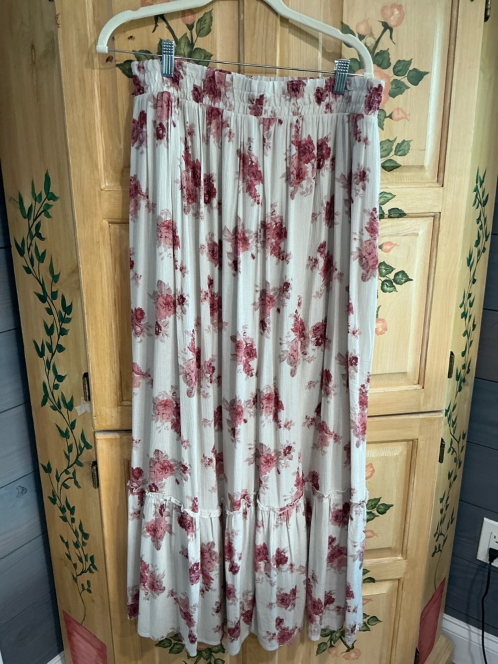 Pink Rose creme Maxi Skirt with Pink & Burgundy floral patterns in size L